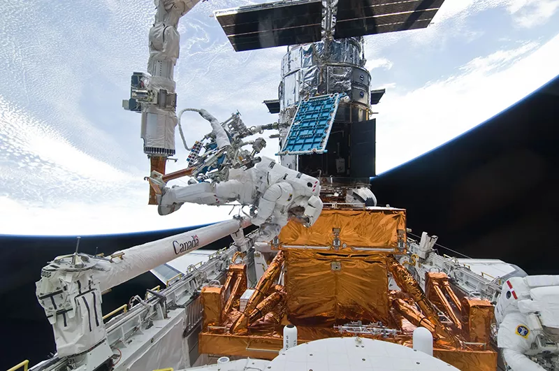 Hubble being serviced to repair warped mirror